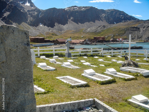 Photos The grave of Sir Ernest Shackleton, in the cemetery of Grytviken, in the South Georgia islands