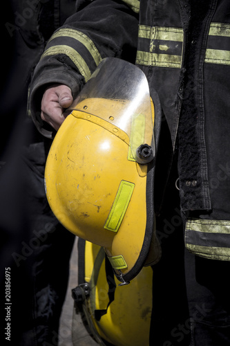 Tapety artystyczne Casco Amarillo Bombero