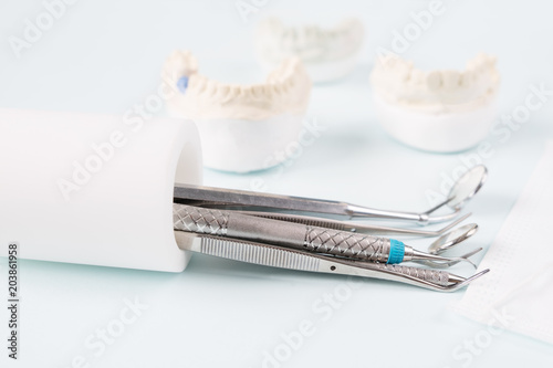 Implan model tooth support fix bridge implan and crown.