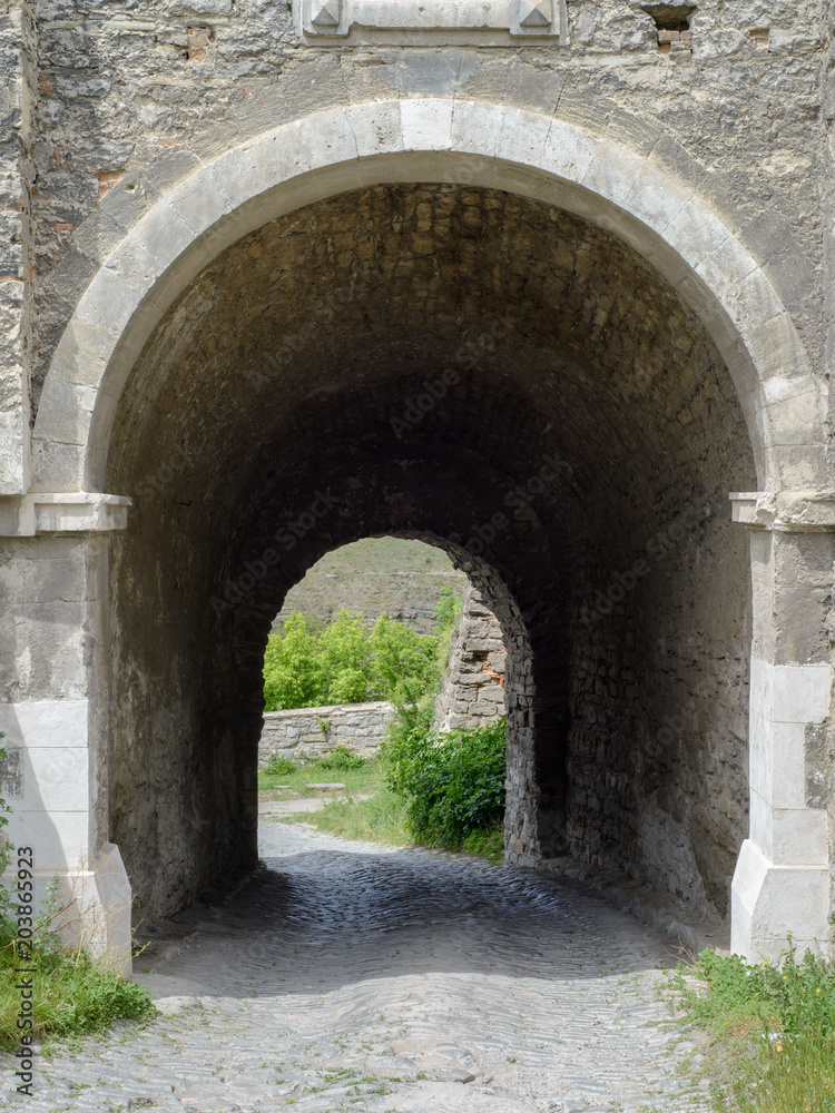 Obraz premium Ancient stone tunnel