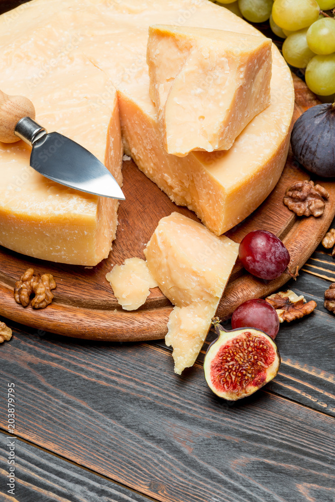 Fototapeta premium Whole round Head parmesan cheese and grapes