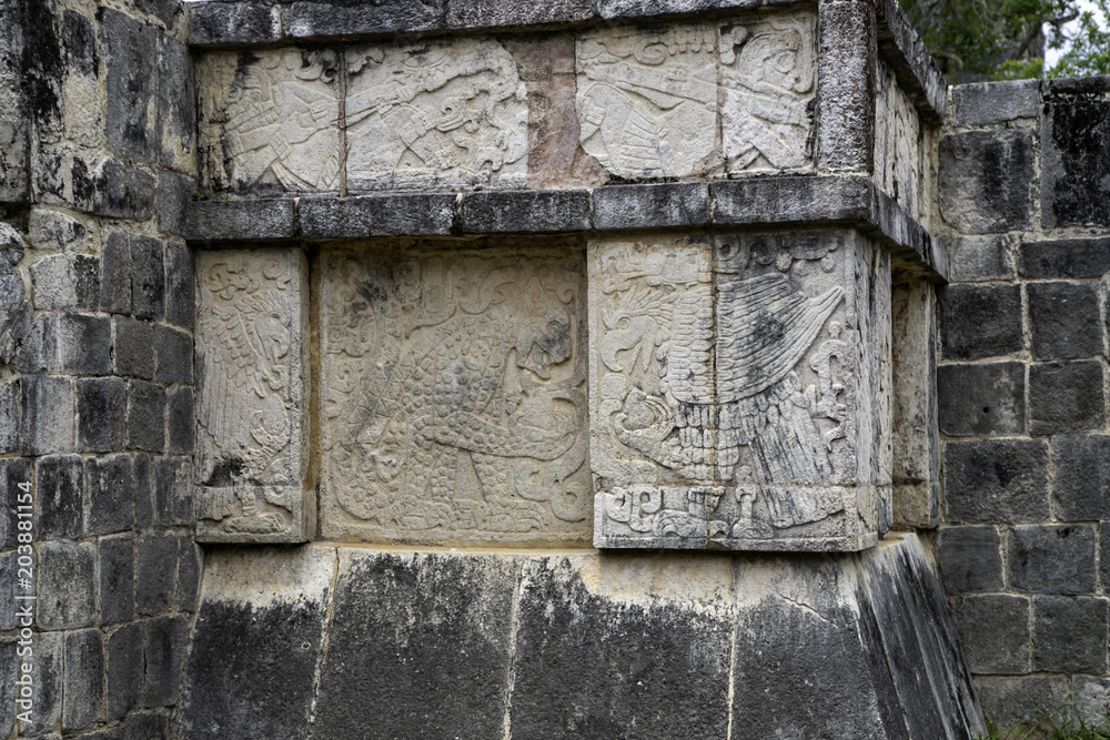 Mayan frescoes in Chichen Itza and other ancient cities reflect the history of civilization. They were good at it Mayan frescoes in Chichen Itza and other ancient cities reflect the history of civilization. They were good at it