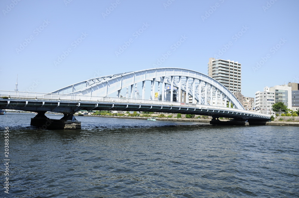 Naklejka premium 隅田川の永代橋の景観 