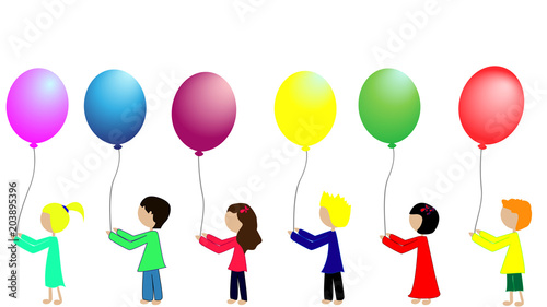 Kinder gehen in einer Reihe mit Ballons in der Hand