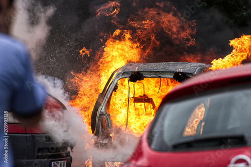 Cars on fire in Bucharest © Photovitamin