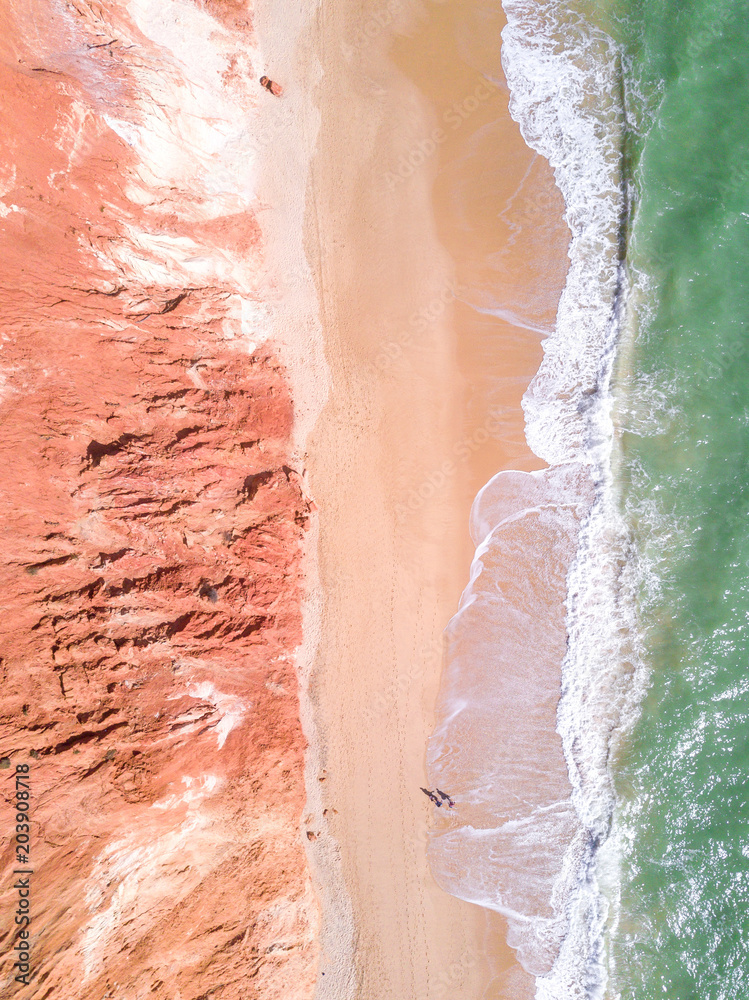 Fototapeta premium Overhead shot of beautiful sandy beach and ocean.