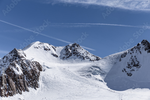 Wildspitze unter blauem Himmel im Winter beim Skitouren gehen