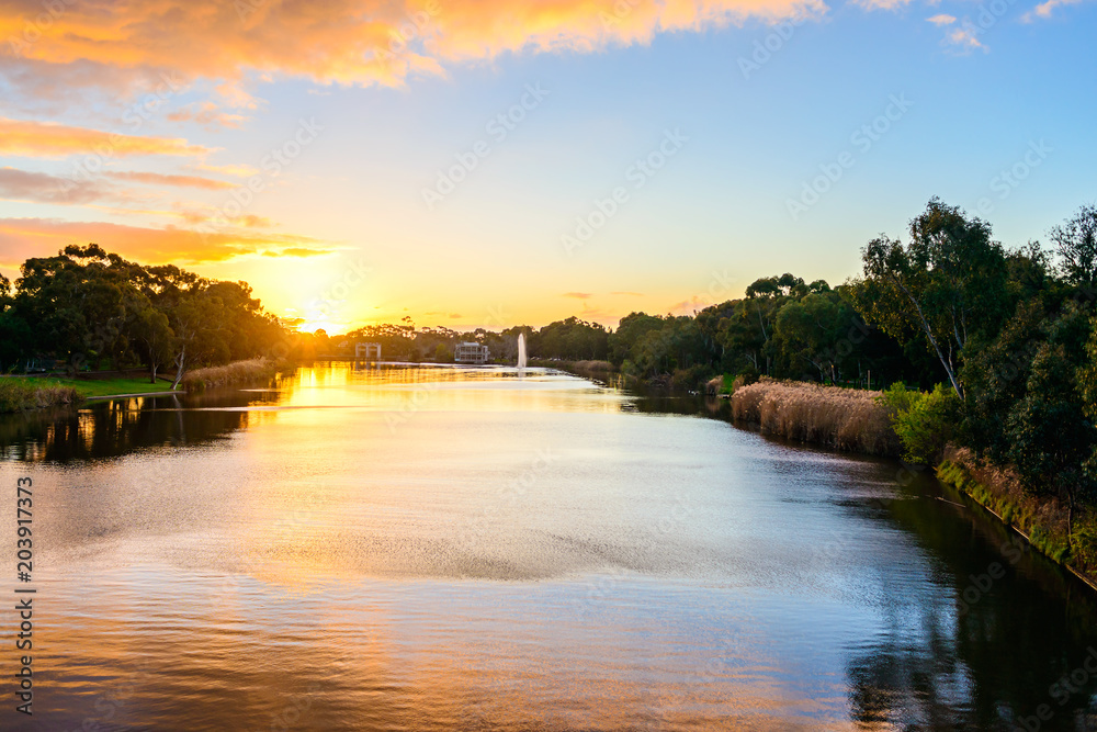 Fototapeta premium Sunset above Torrens river