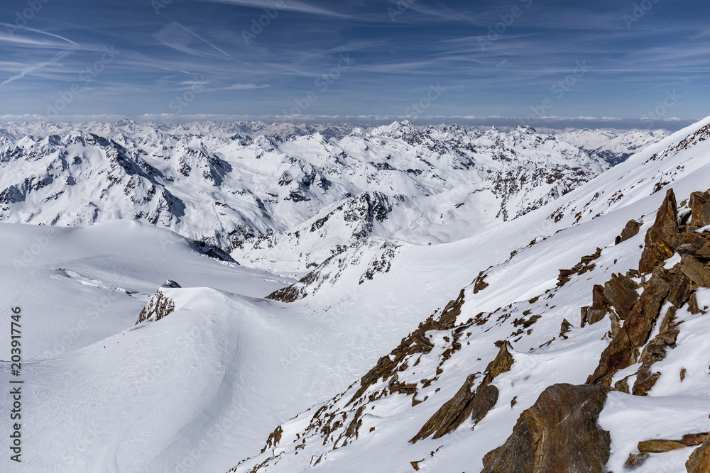Alpenpanorama im Winter in Tirol
