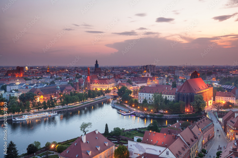 Fototapeta premium Majestic skyline of Wroclaw city, Poland