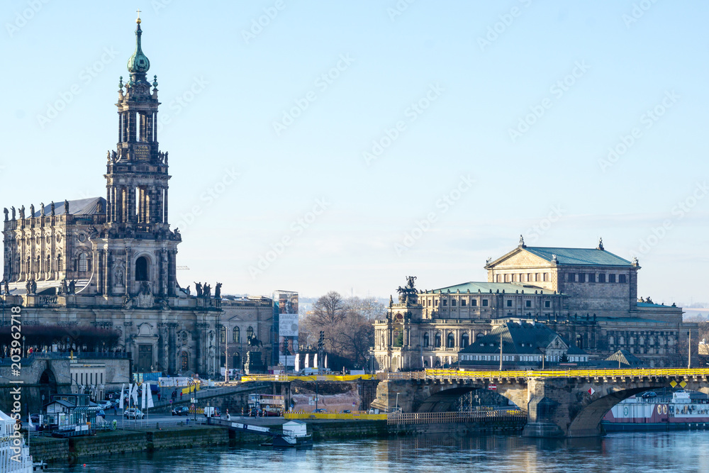 Fototapeta premium Semperoper und Hofkirche kathedrale Augustusbrücke