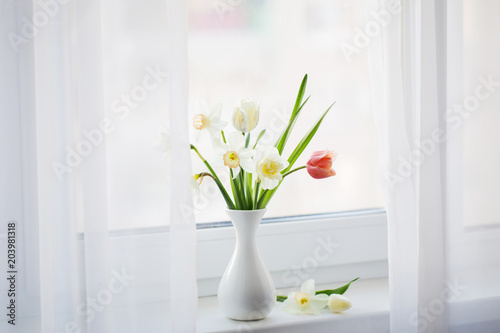 Fototapeta Naklejka Na Ścianę i Meble -  spring flowers in white vase
