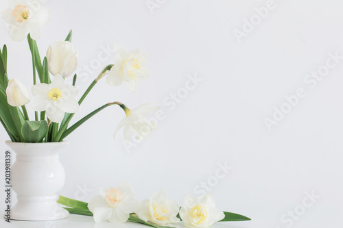 Fototapeta Naklejka Na Ścianę i Meble -  spring flowers in white vase