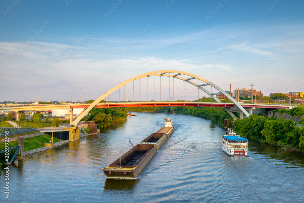 Fototapeta premium Bridges and Boats on the Cumberland River