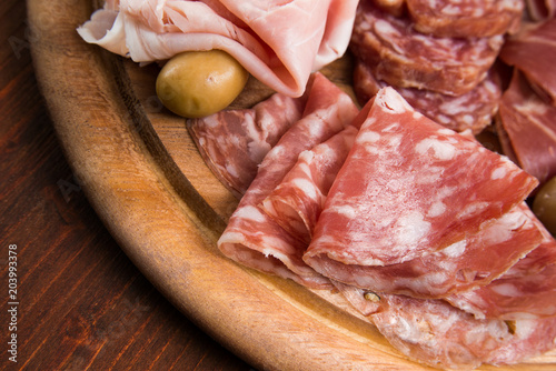 Tagliere di salumi e prosciutti italiani photo