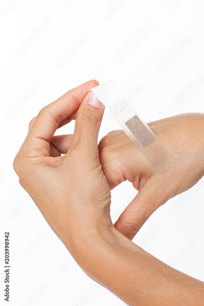 Pflaster auf Finger aufkleben Stock Photo | Adobe Stock