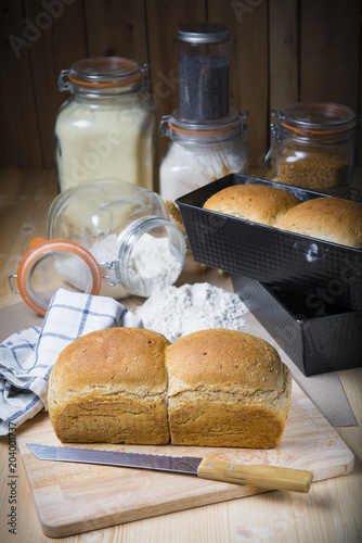 Pan de molde con semillas casero y artesanal photo