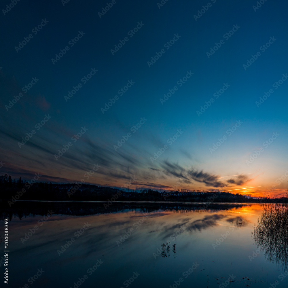 Sunset over the water / Закат над водой