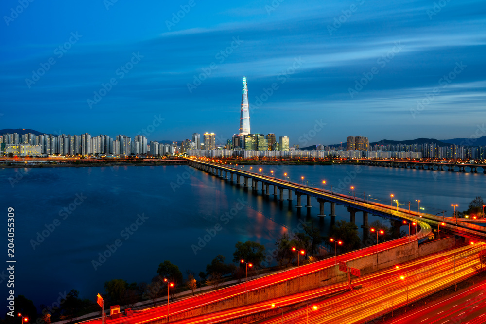 Obraz premium Sunset scene of Seoul downtown city skyline