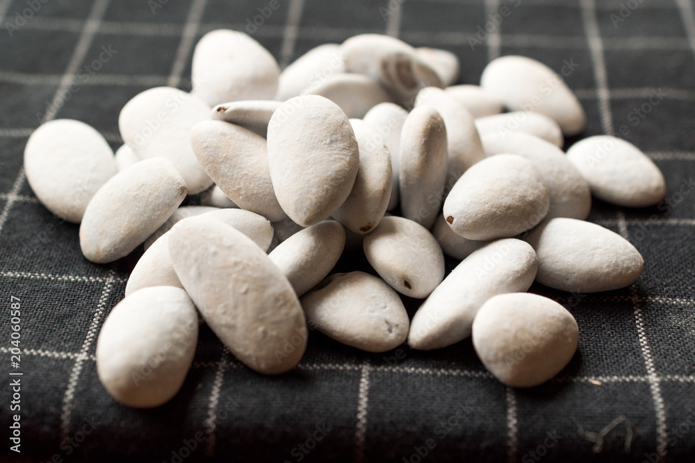 White Sugar Coated Almonds / Turkish Badem Sekeri White Sugar Coated Almonds / Turkish Badem Sekeri