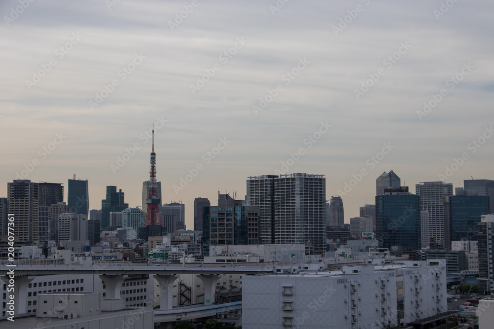 (東京都ｰ都市風景)夕暮れ時の東京タワー