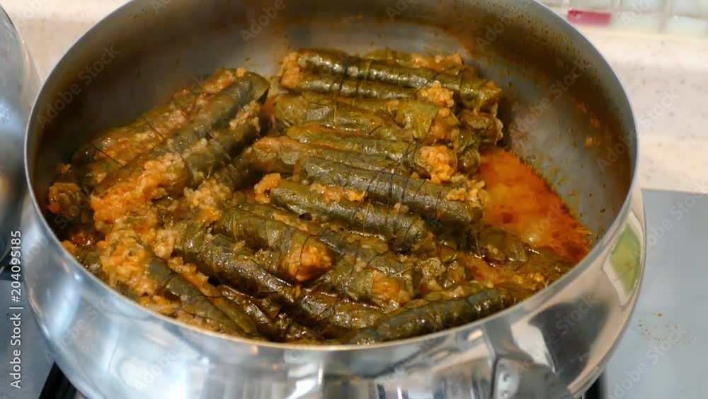 the pots are very hot, the newly baked leaf Wrap
the pots are very hot, the newly baked leaf Wrap