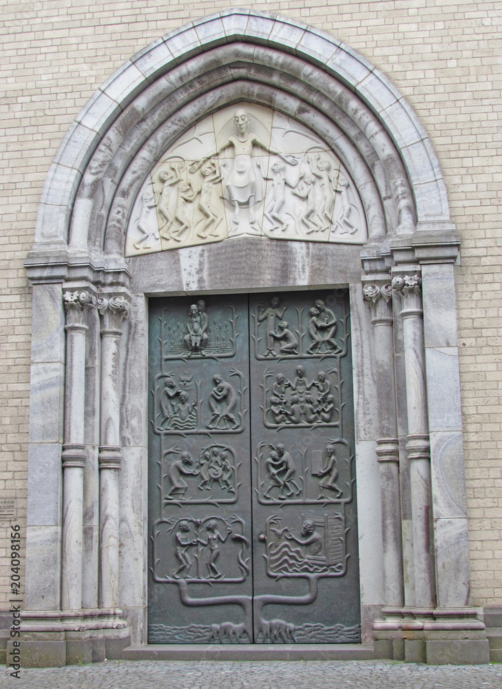 The church of St. Cunybert was consecrated by Archbishop Konrad von Gokhtaden in honor of Saint Cunbert in 1247. Germany, Cologne, August 2013.