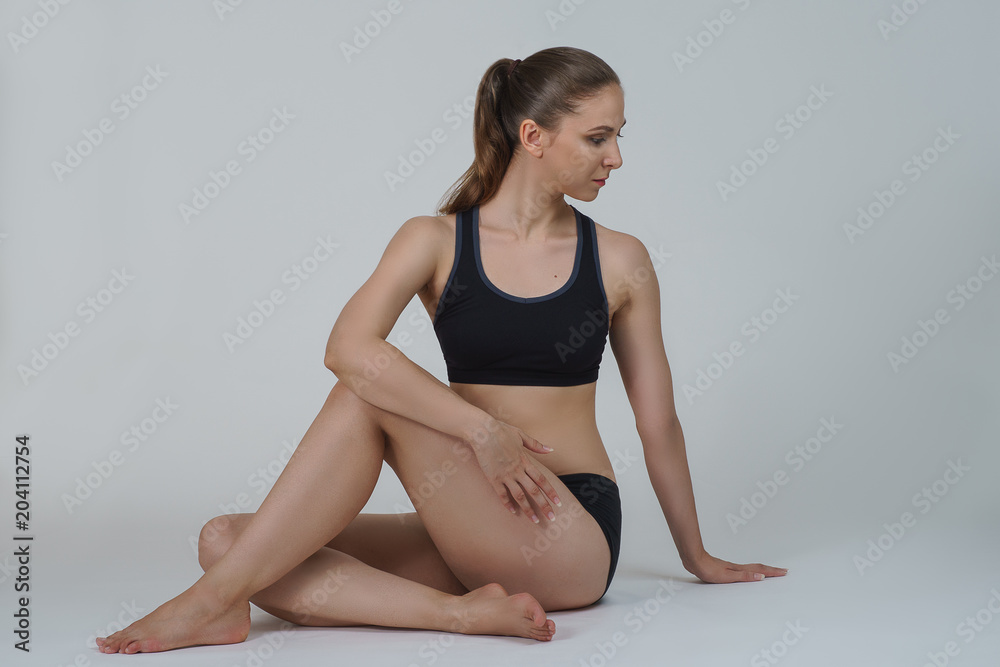 ganado tofu cerca Beautiful sexy athletic young girl in black lingerie make yoga practice, in  yoga pose twist stretching. Sport photo shooting female model in studio on  light background Stock Photo | Adobe Stock