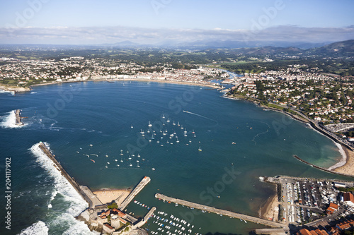 La baie de Saint-Jean-de-Luz vue d'avion photo