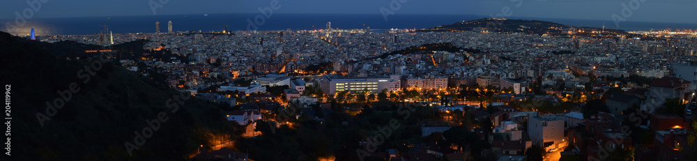 

Panorámica de Barcelona por la noche