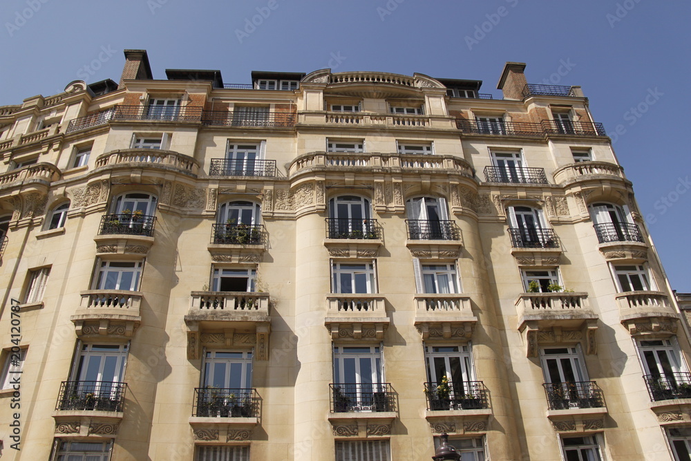 Fototapeta premium Immeuble ancien du quartier du Panthéon à Paris