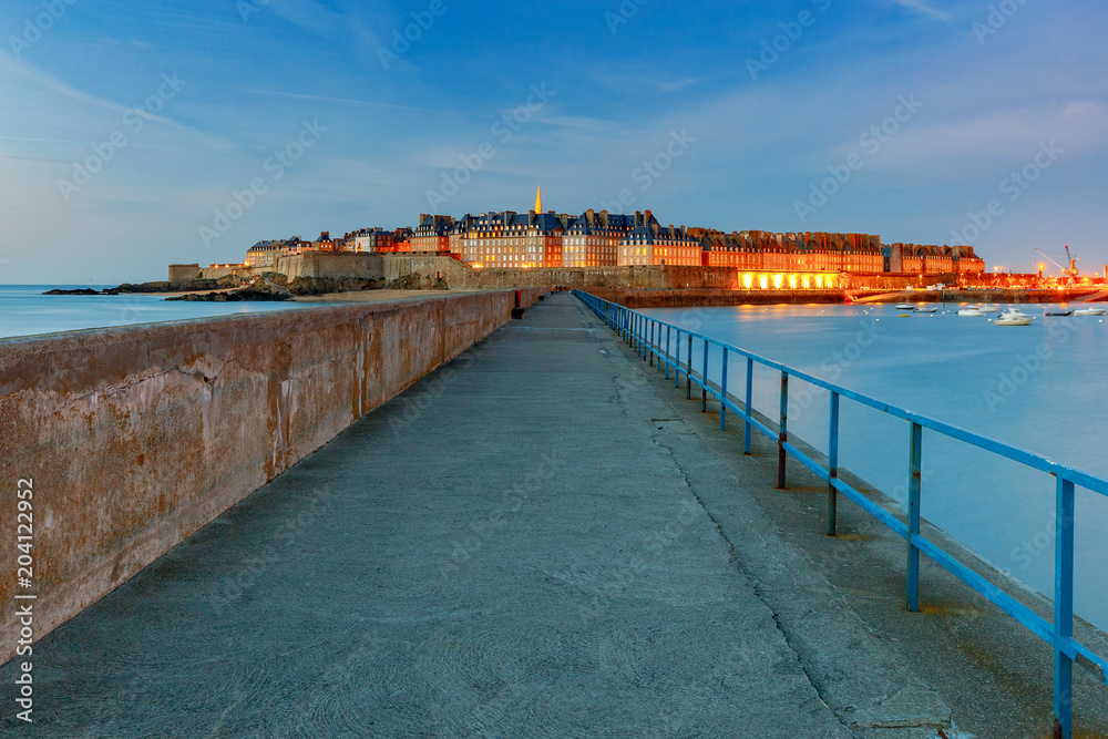Fototapeta premium Saint Malo. View of the old town.