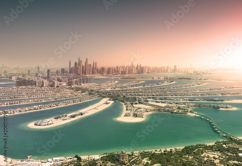 Платно Dubai skyline from Palm Island at sunset