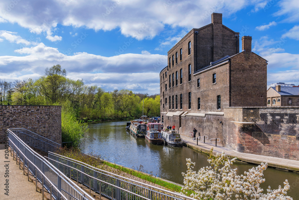 Obraz premium View of Regents Canal