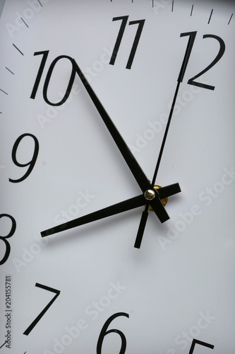 Φωτογραφία clock hands in the foreground