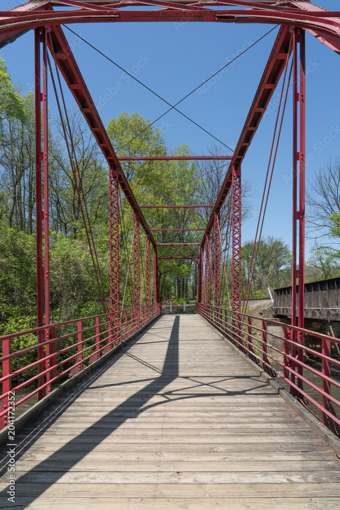 Obraz premium The Old Red Bridge in Hot Springs, North Carolina