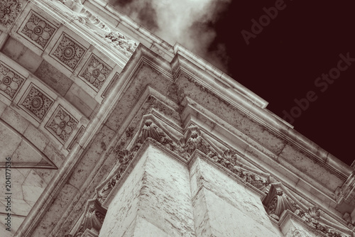 Detail of the Augusta Street Triumphal Arch in the city of Lisbon .