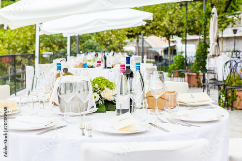 wedding reception tables outdoor © elitravo