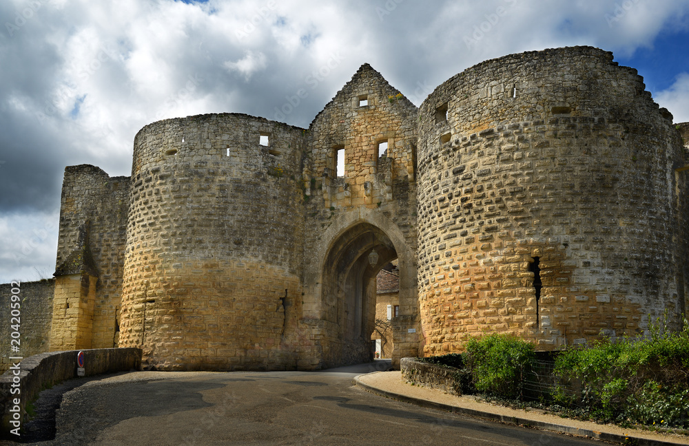 Porte des Tours gate.