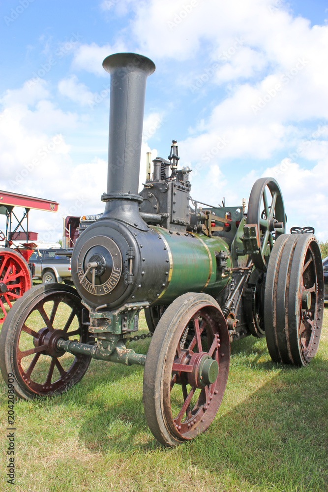 Steam traction engine