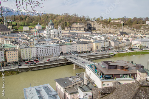 Aussicht auf die Stadt Salzburg von Kapuzinerberg in Frühjahr - Salzburg, Österreich photo