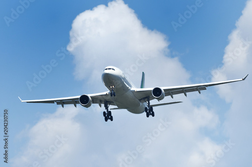 着陸態勢の旅客機 photo