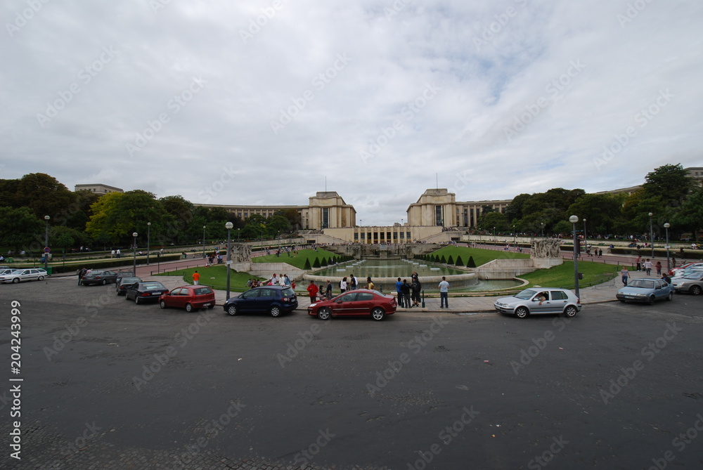 Trocadéro; car; transport; vehicle; sky Trocadéro; car; transport; vehicle; sky