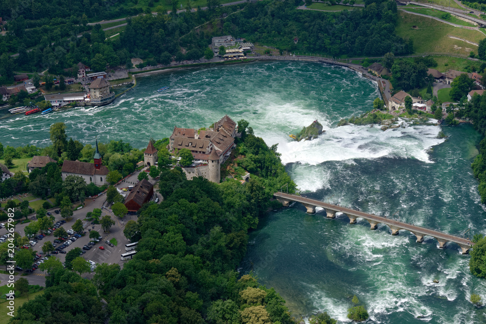 Fototapeta premium Luftaufnahme des Rheinfalls bei Schaffhausen (Schweiz)
