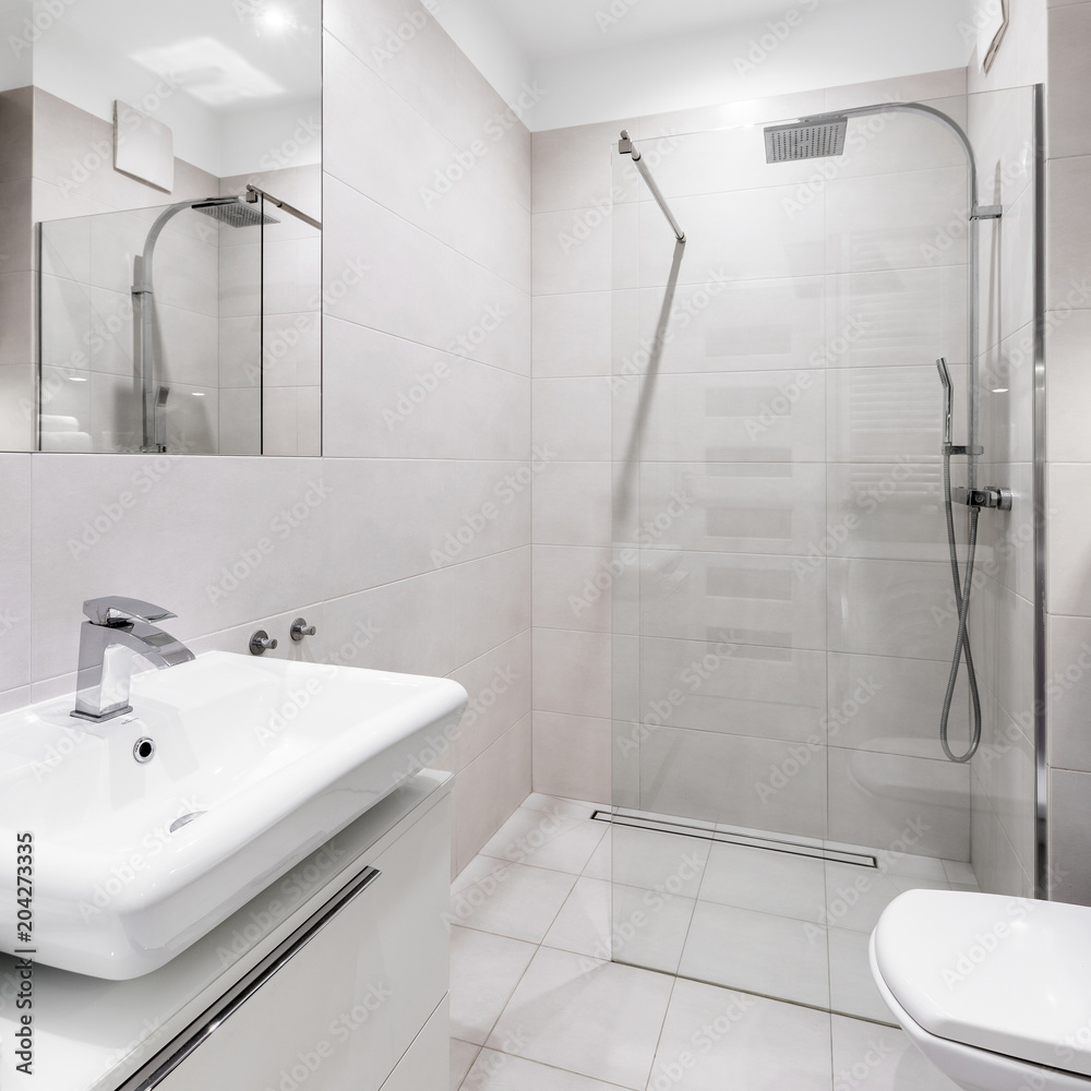 Fototapeta premium Modern white bathroom
