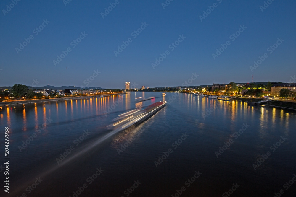 Bonn, Blick von der Kennedybrücke bei Nacht