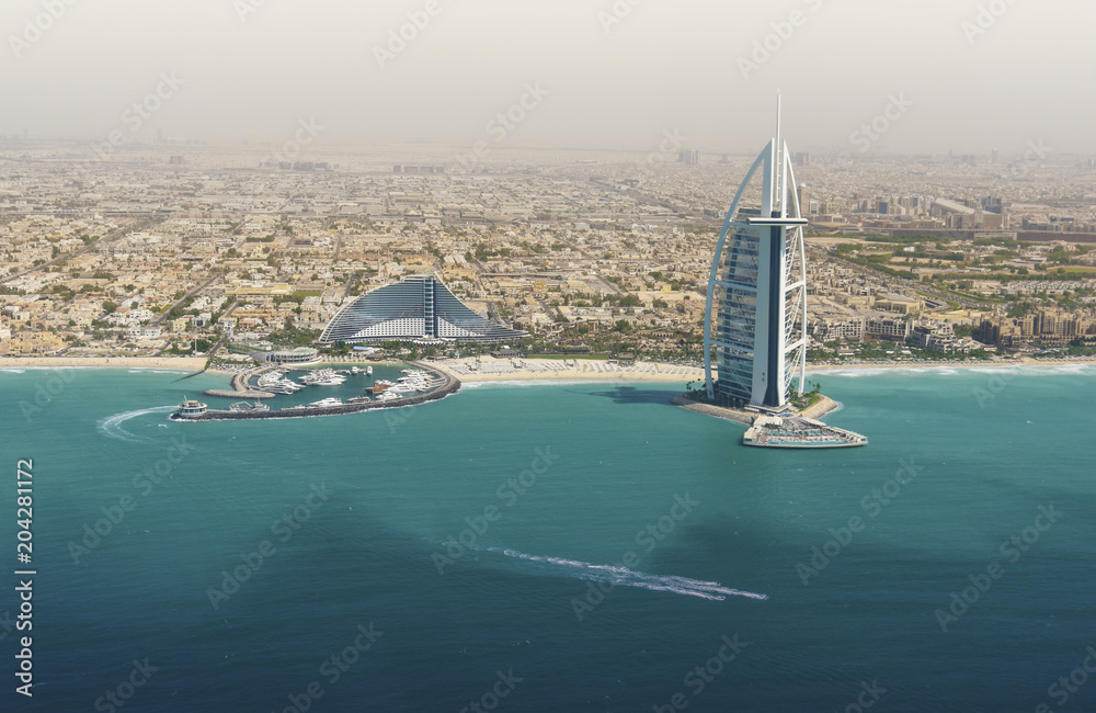 Obraz premium Skyline of Dubai from the sea.