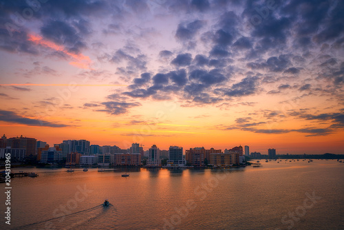 Φωτογραφία Cloudy Day sunrise at Sarasota Downtown