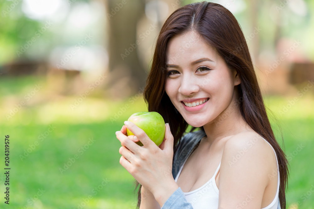 Beautiful Asian women model hand hold Green Apple in park outdoor healthy eating organic food fruits diet concept Beautiful Asian women model hand hold Green Apple in park outdoor healthy eating organic food fruits diet concept