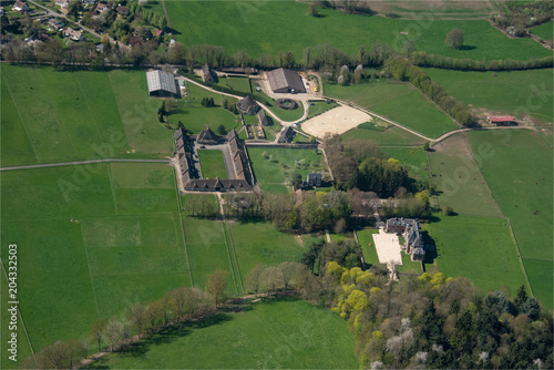 vue aérienne du château d'Auteuil dans l'Oise en France photo